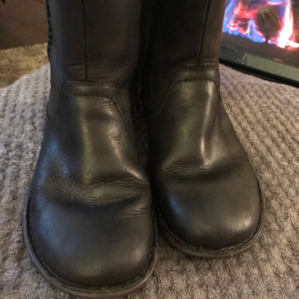 EUC UGG Australia Womens Neevah Black Boot